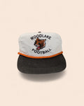 KABURU vintage『WOODLAKE FOOTBALL』白×黒の5パネルキャップ。オレンジのロープと虎のロゴ刺繍