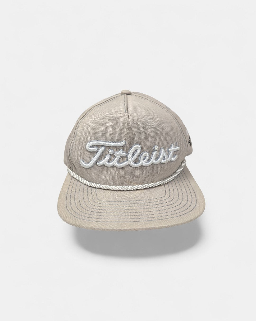 KABURU vintage『Titleist』ベージュのロープキャップ。Titleistの白い筆記体刺繍
