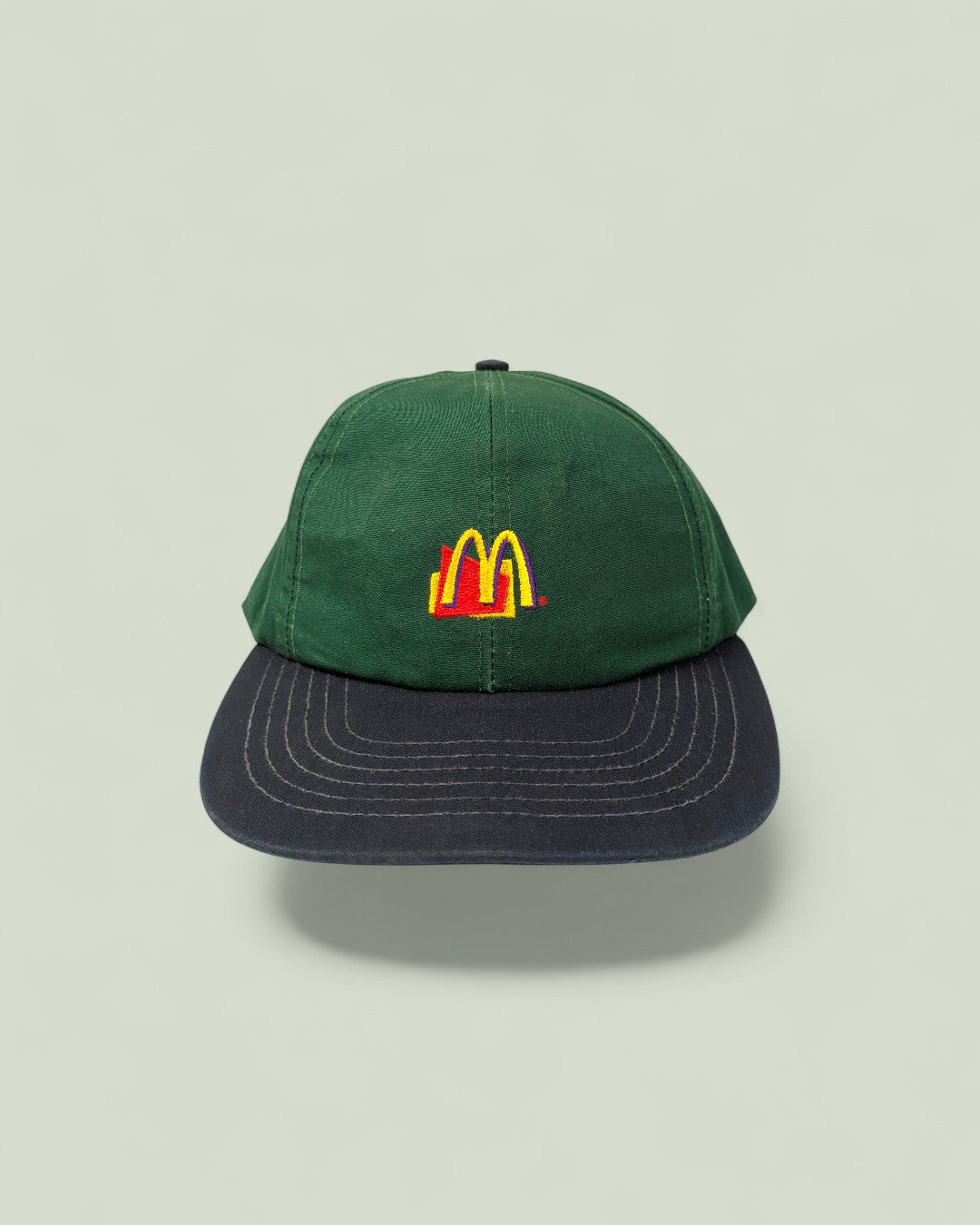 KABURU vintage『Mac』グリーン×ネイビーのツートーンキャップ。黄と赤のMロゴ刺繍